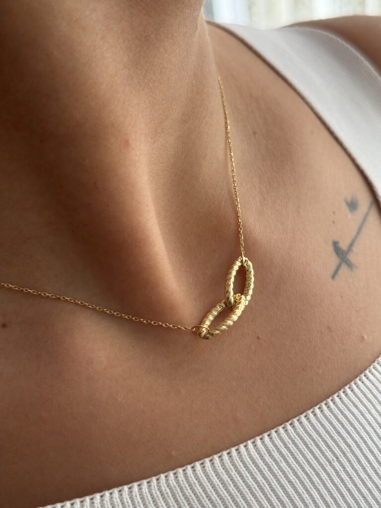 گردنبند طلا متصل دو حلقه تو هم