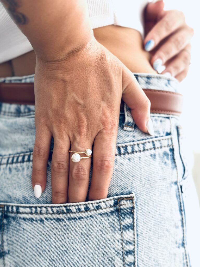 انگشتر طلا دو مروارید سفید رنگ کادویی