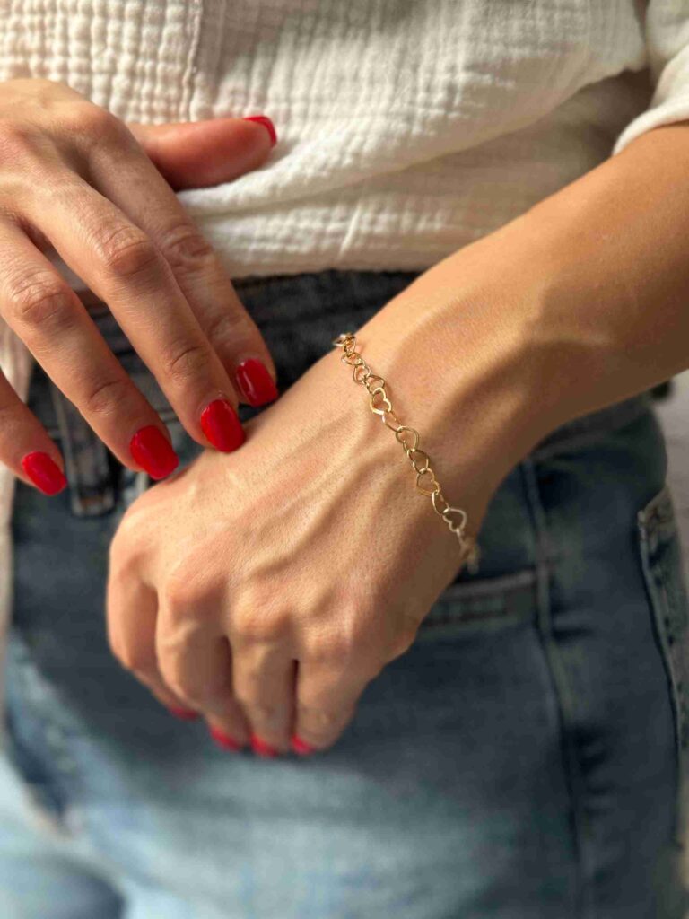 دستبند زنجیری طلا چند قلب زنانه