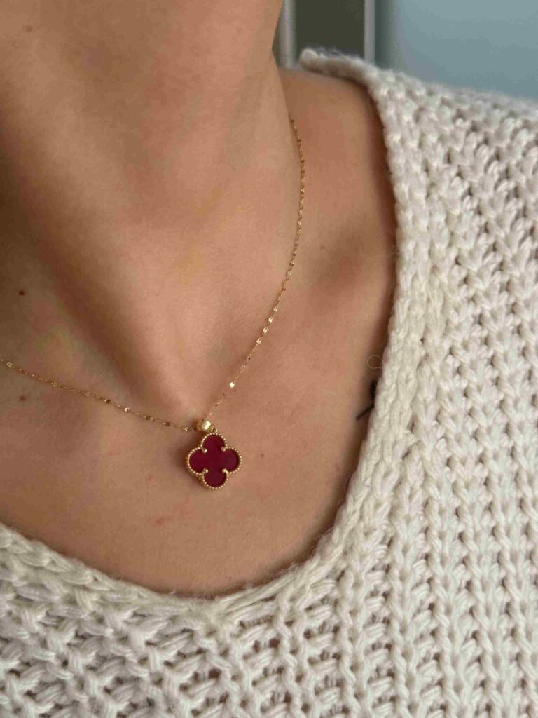 آویز طلا ونکلیف سنگ قرمز زنانه