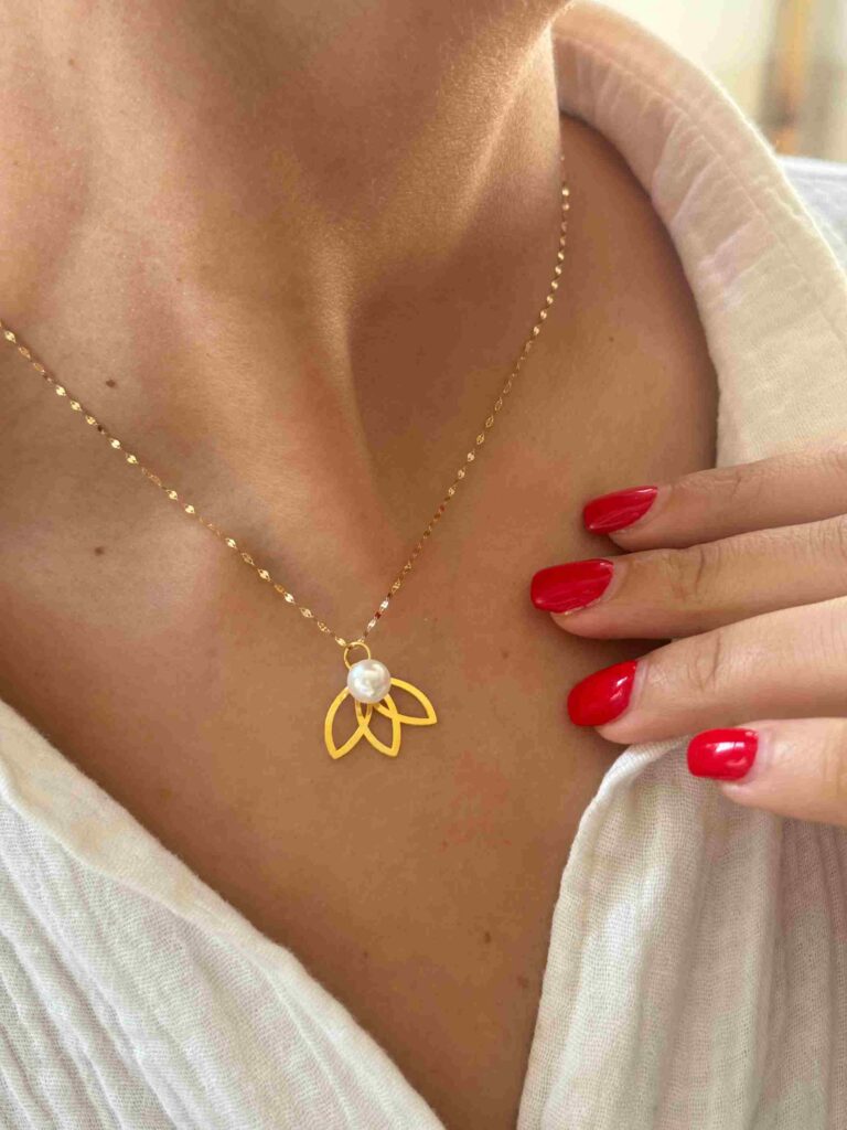 آویز طلا گل لوتوس مروارید زنانه