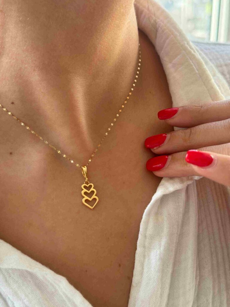 آویز طلا سه قلب در هم عمودی زنانه