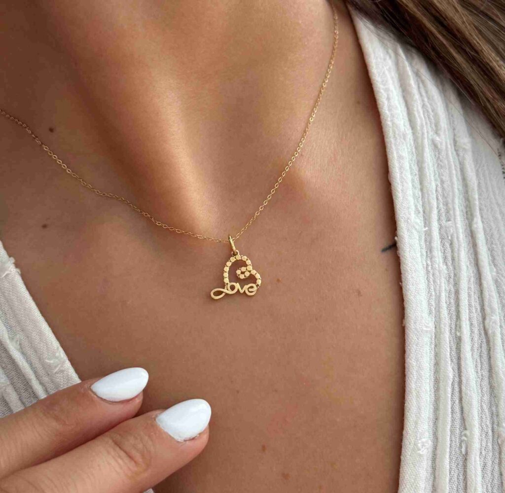 آویز طلا قلب نقطه ای و love