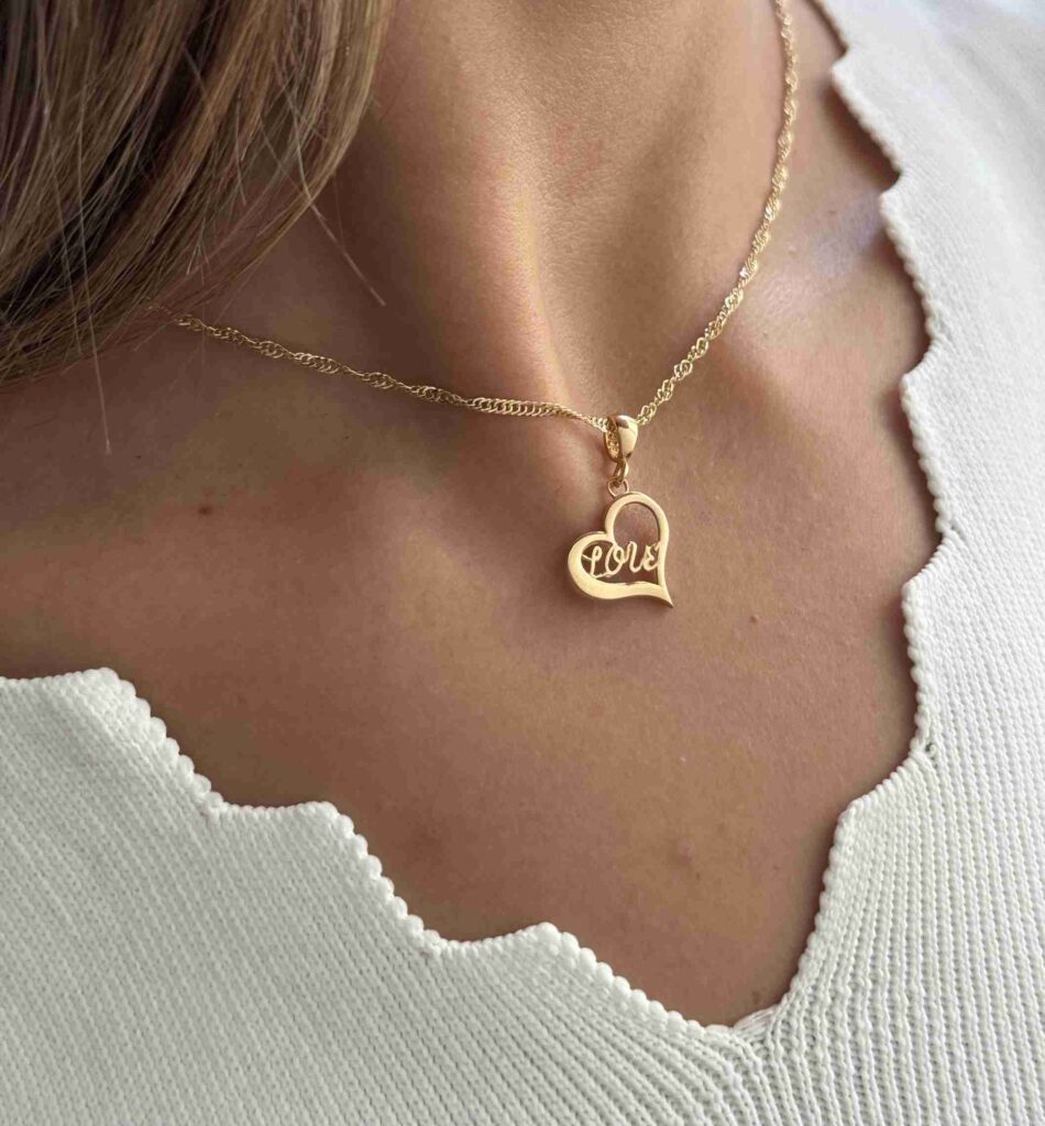 آویز طلای love  داخل قلب زنانه کادویی دخترانه