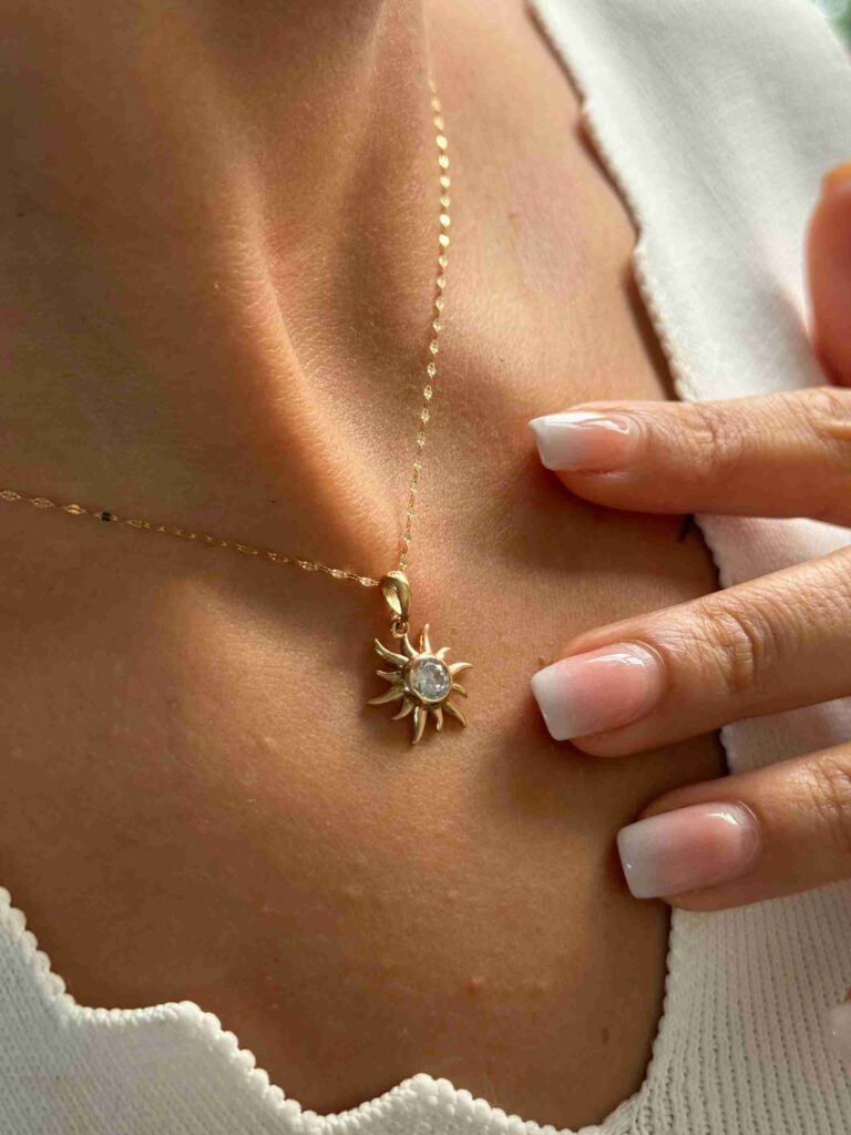 آویز طلا خورشید سنگ دار دخنرانه زنانه کادویی