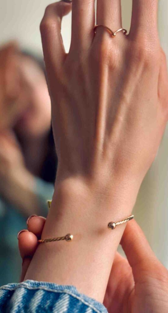 بنگل طلا دو گوی پیچی زنانه دخترانه کادویی