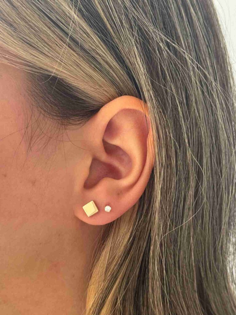 گوشواره طلا میخی مربع توپر زنانه دخترانه کادویی