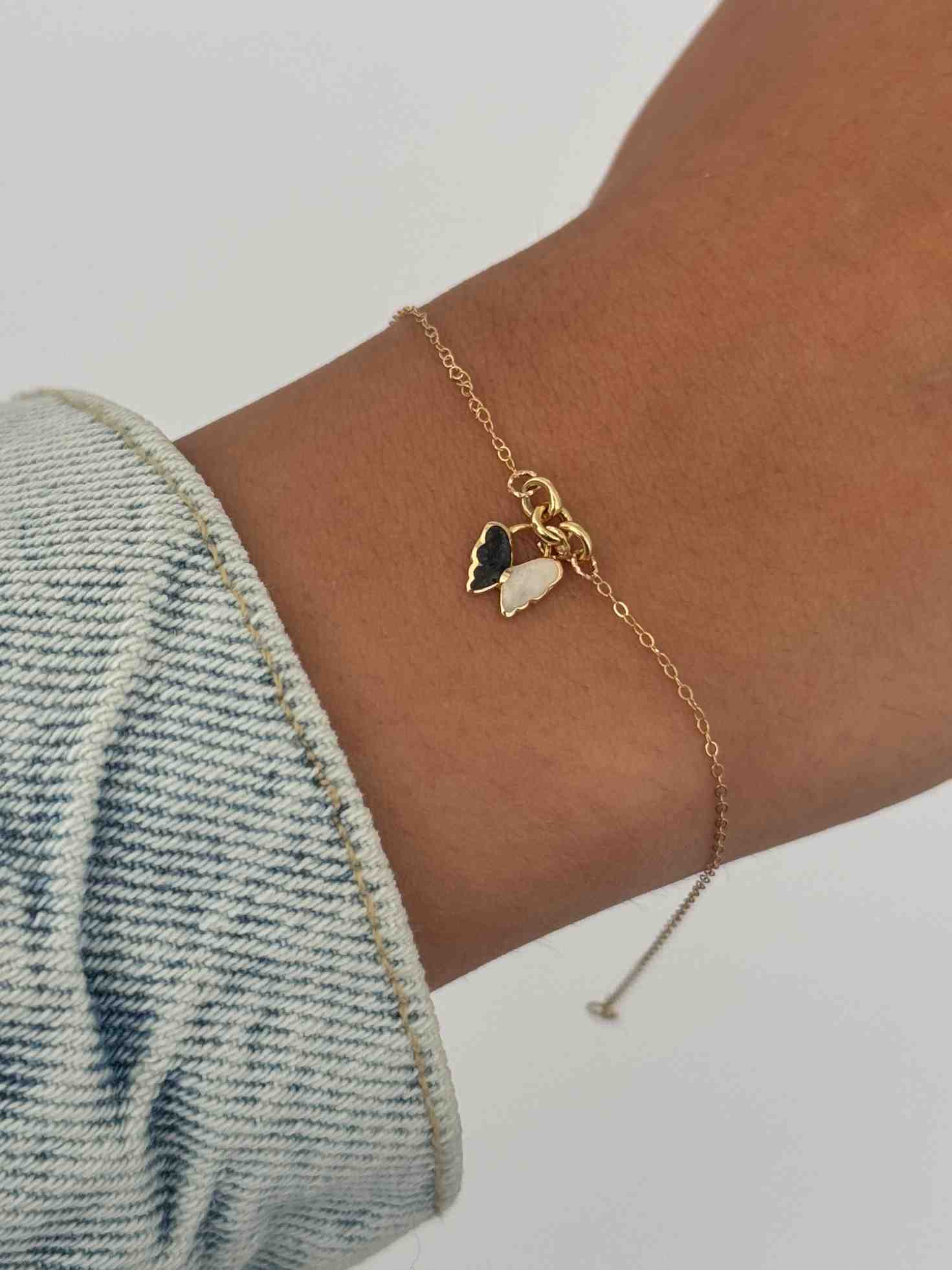 IMG_2199 دستبند زنجیری هرمس و پروانه میناکاری سفید و مشکی شاین زنانه دخترانه کادویی