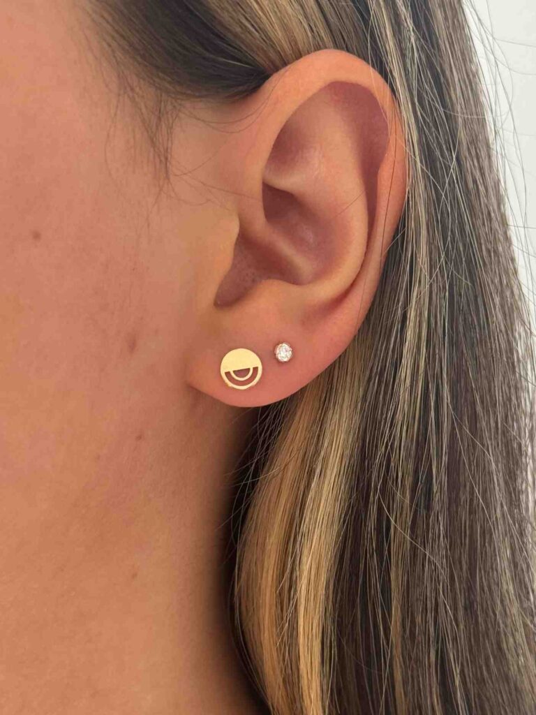 گوشواره میخی دایره نصفه پر لیزری زنانه دخترانه کادویی