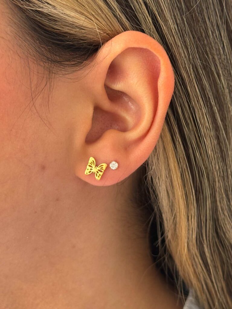 گوشواره طلا میخی پروانه لیزری دخترانه زنانه کادویی