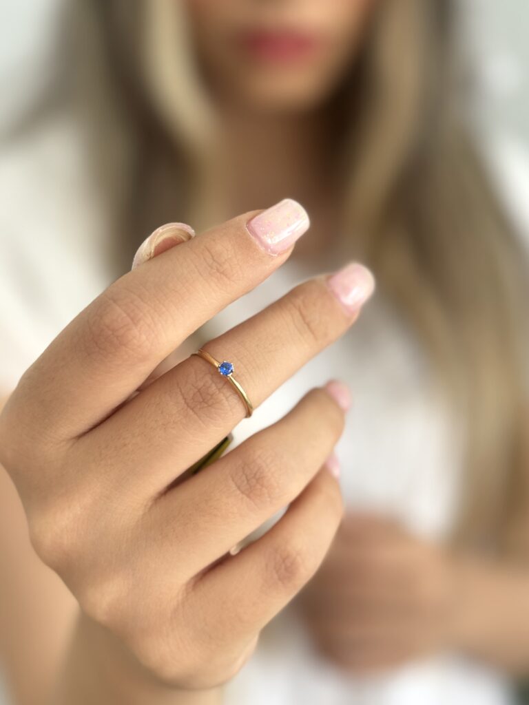 انگشتر طلا تک نگین آبی زنانه دخترانه کادویی