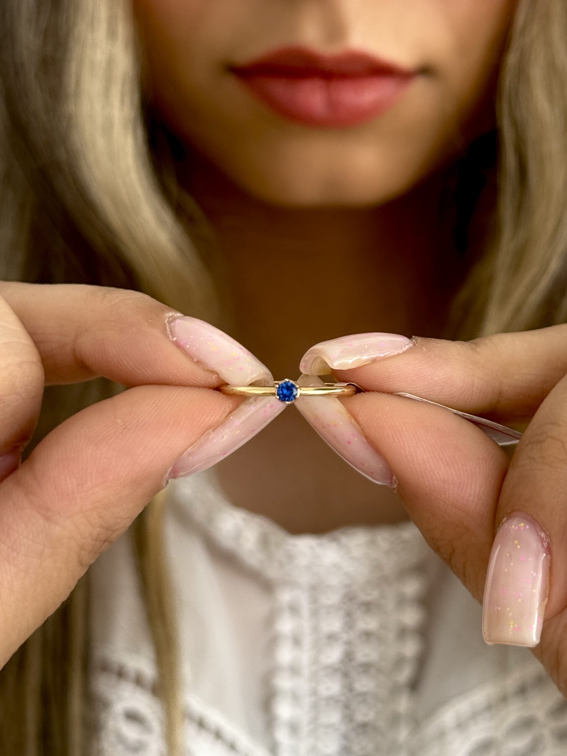 IMG_5881 انگشتر طلا تک نگین آبی زنانه دخترانه کادویی