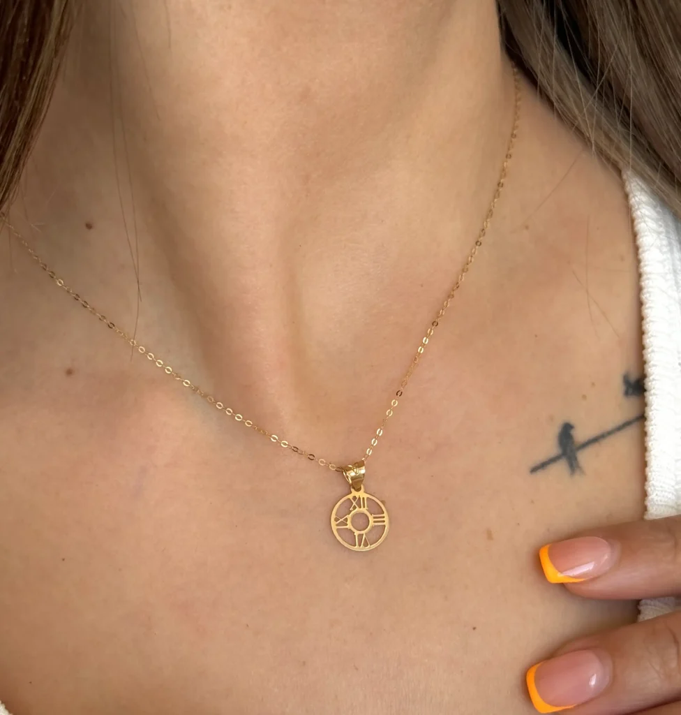 آویز طلا دایره و اعداد رومی لیزری زنانه دخترانه کادویی