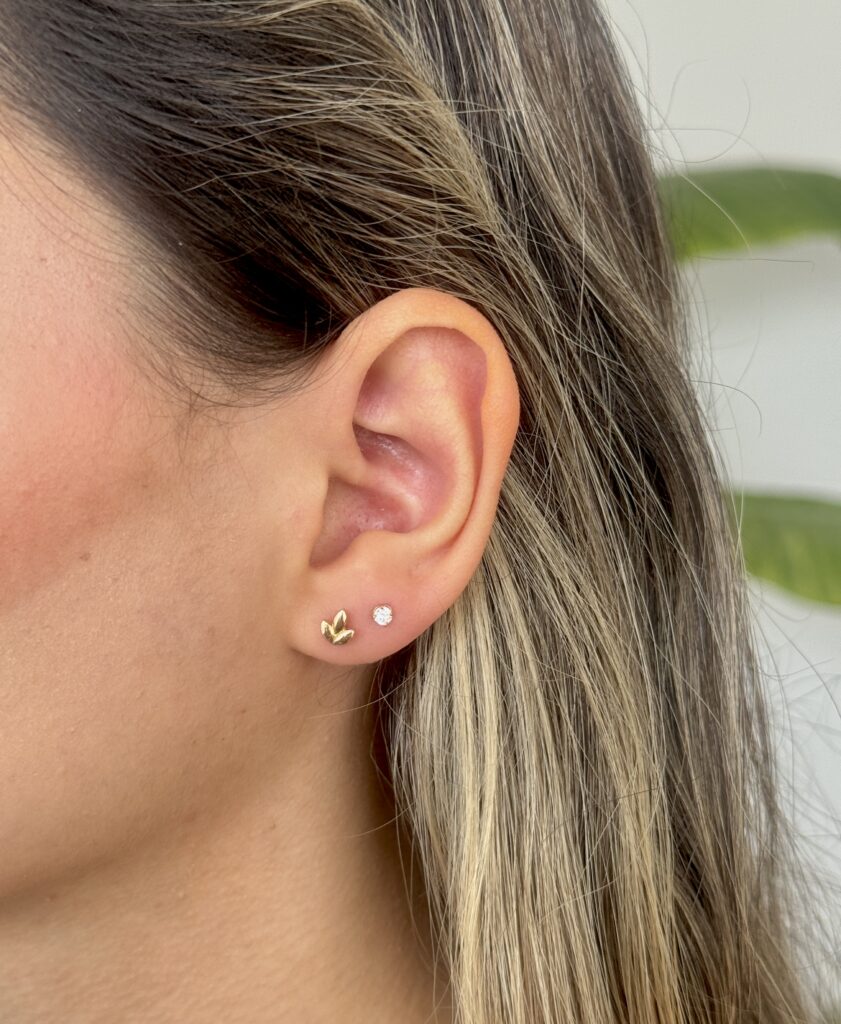 گوشواره طلا میخی سه برگ تو پر برامده زنانه دخترانه کادویی