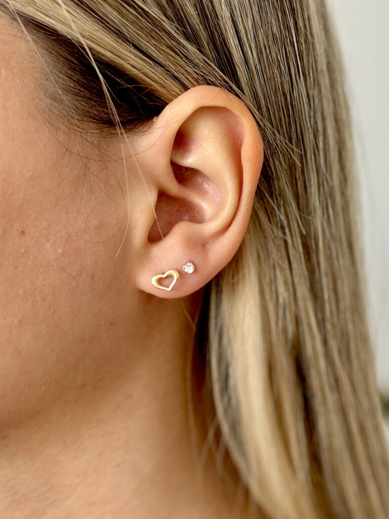 گوشواره طلا میخی قلب تو خالی حاشیه دار زنانه دخترانه کادویی