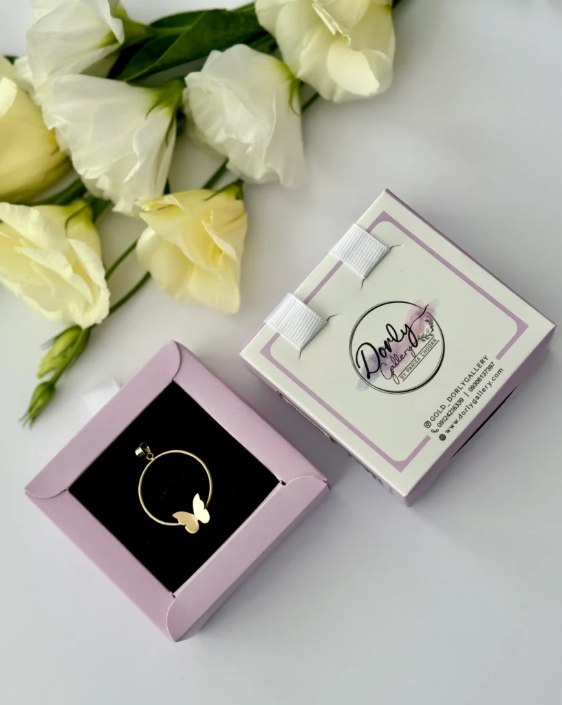 آویز طلا پروانه سه بعدی روی دایره زنانه دخترانه کادویی