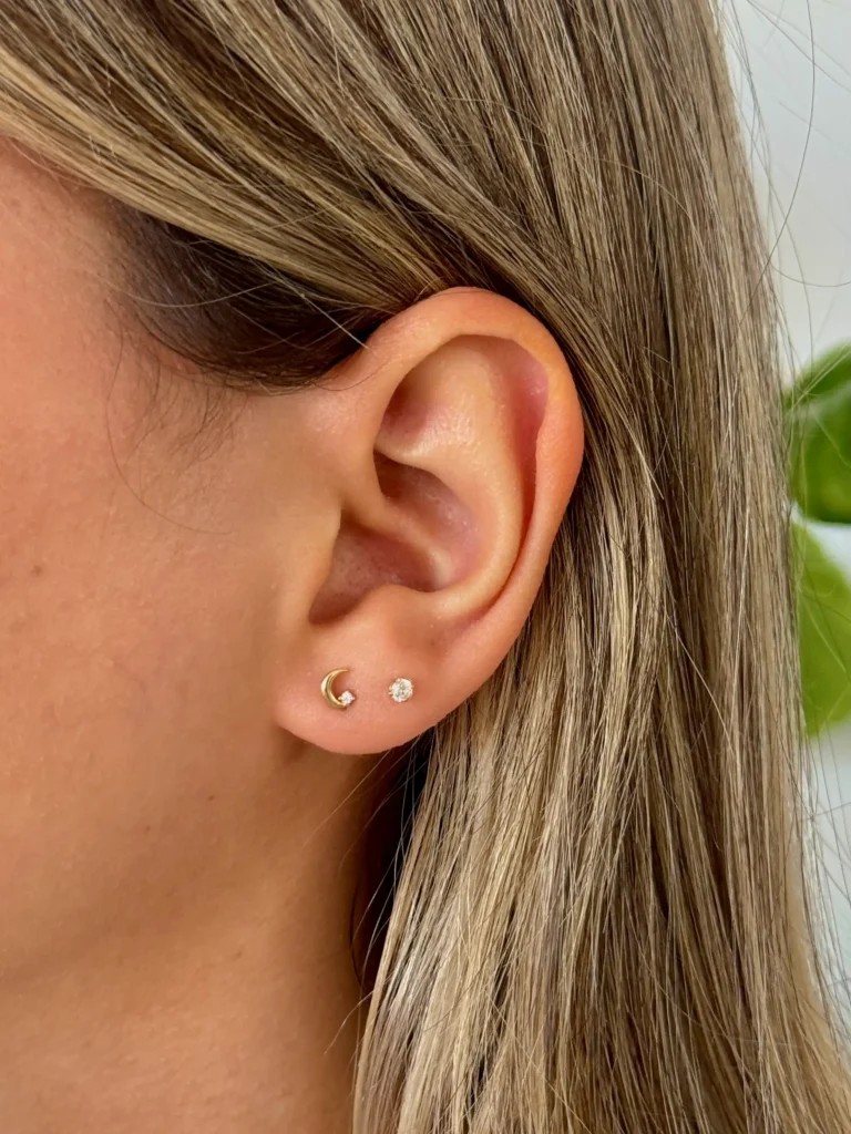 گوشواره طلا میخی ماه نگین دار زنانه دخترانه کادویی