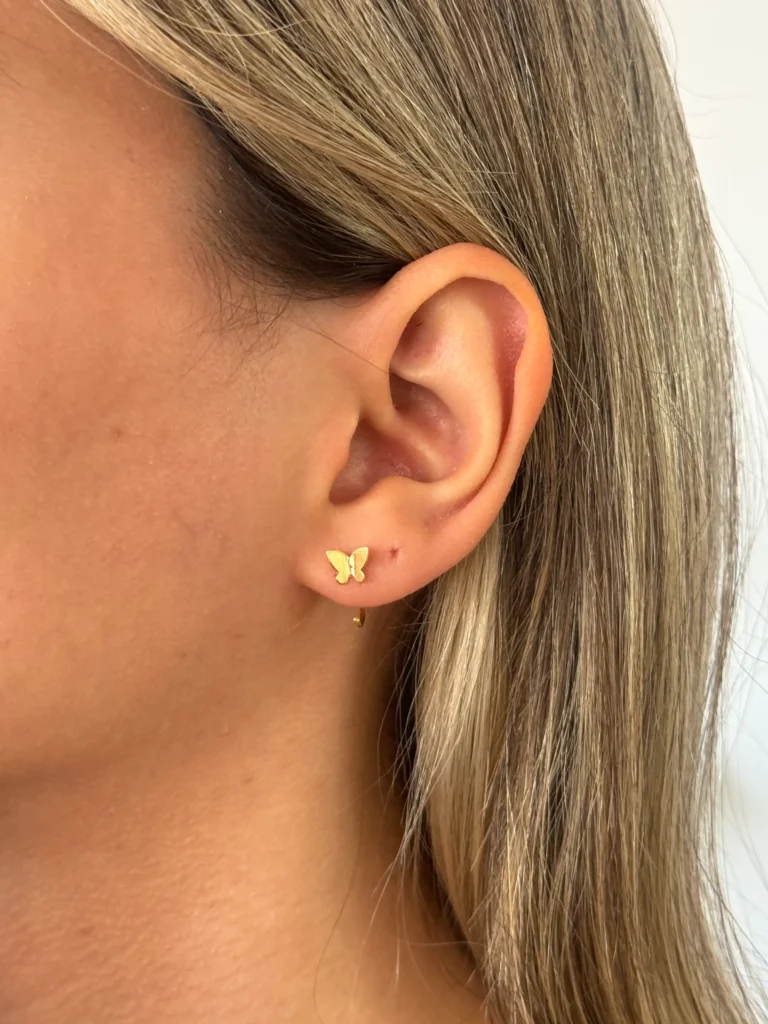 گوشواره طلا میخی گرد پروانه برجسته زنانه دخترانه کادویی