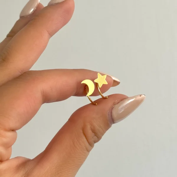 گوشواره طلا میخی گرد ماه و ستاره زنانه دخترانه کادویی