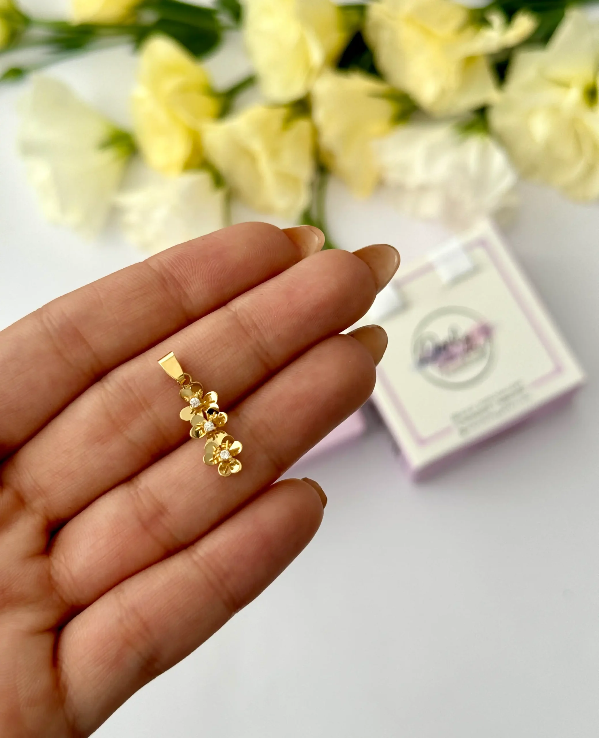 IMG_4532 آویز طلا سه گل شش پر آینه ای نگینی زنانه کادویی