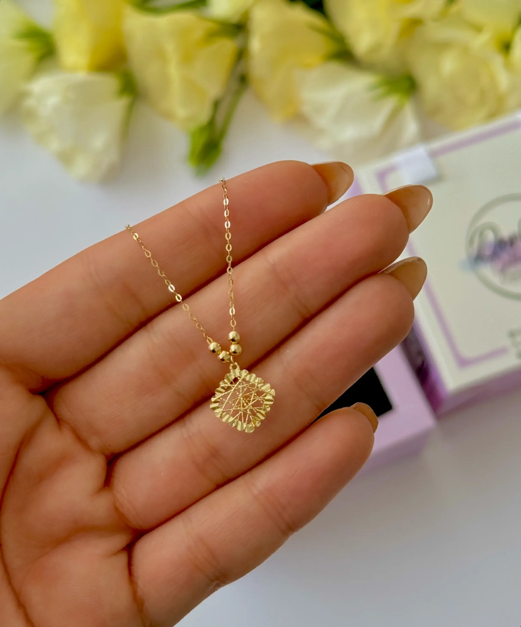 IMG_4724 گردنبند طلا زنجیر متصل هرمس چهار گوی و لوزی تار و پودی سه بعدی آویز زنانه دخترانه کادویی