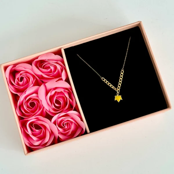 گردنبند طلا زنجیر متصل هرمس و کارتیر برگ پاییزی میناکاری آویز زنانه دخترانه کادویی