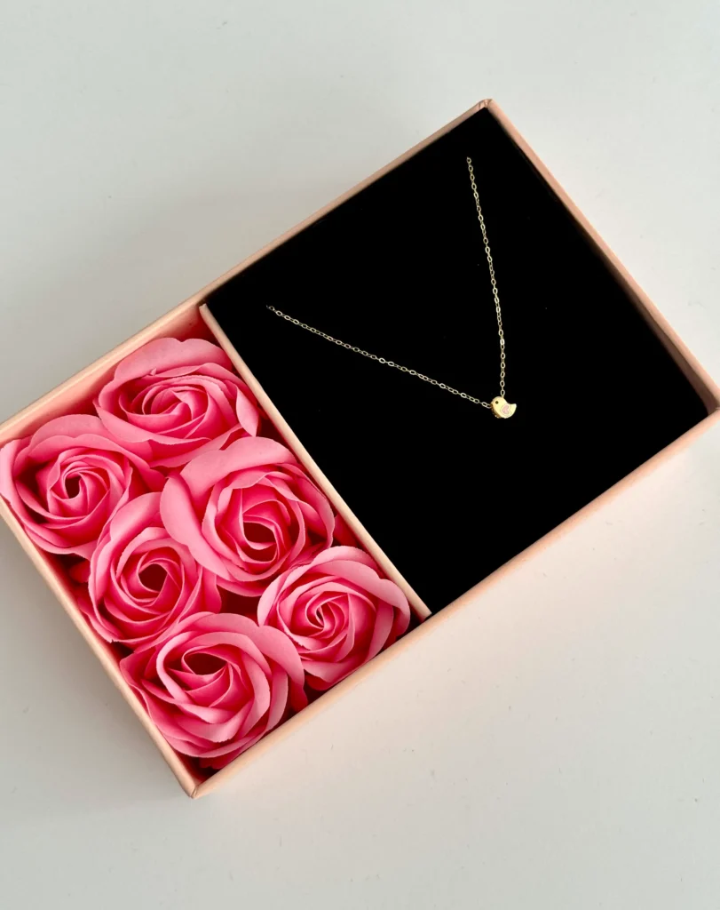 گردنبند طلا زنجیر متصل جوجه و قلب مینا کاری زرد و صورتی زنانه دخترانه کادویی