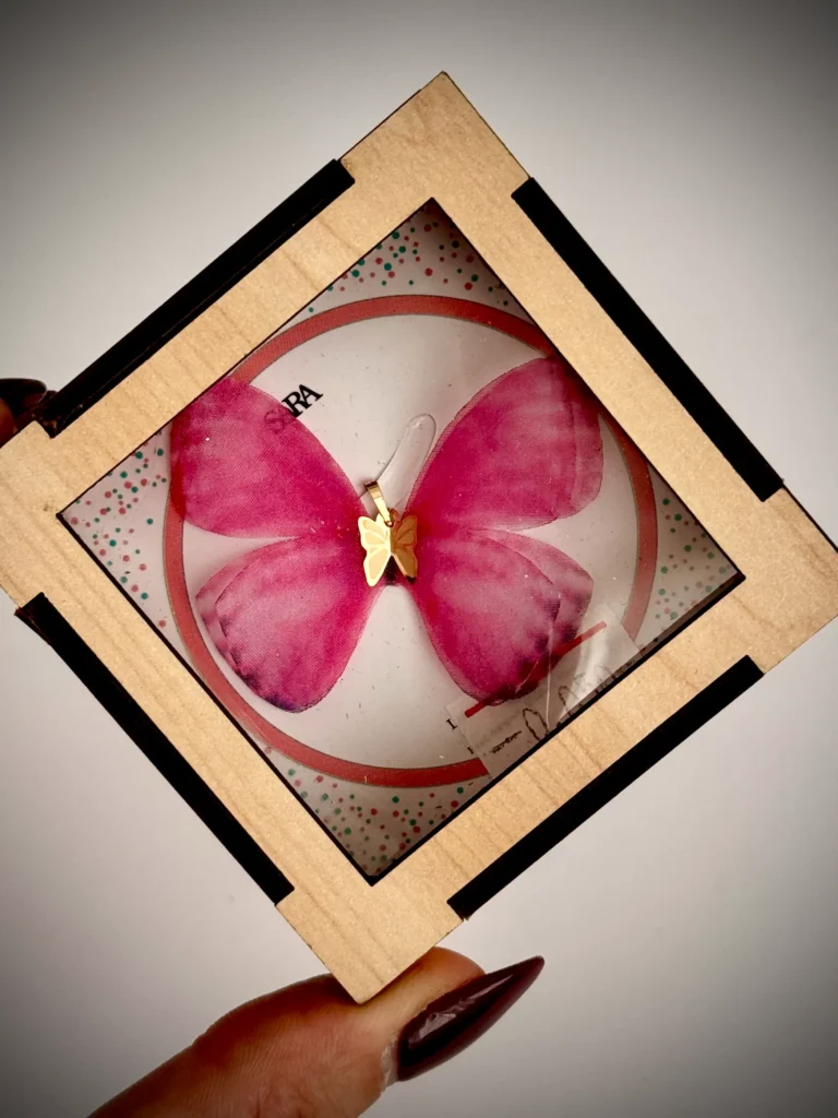 آویز طلا پروانه پارچه ای سرخابی مشکی کادویی