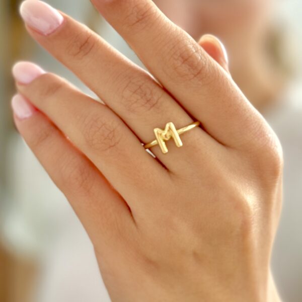 انگشتر طلا حرف M بادکنکی زنانه دخترانه کادویی