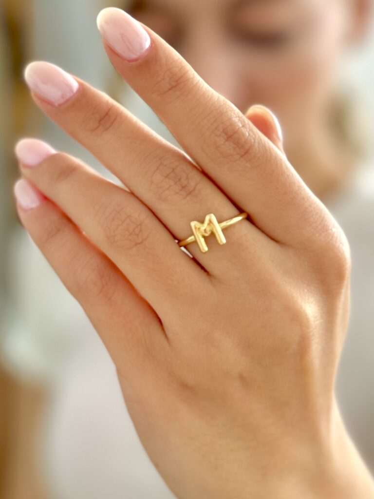 انگشتر طلا حرف M بادکنکی زنانه دخترانه کادویی