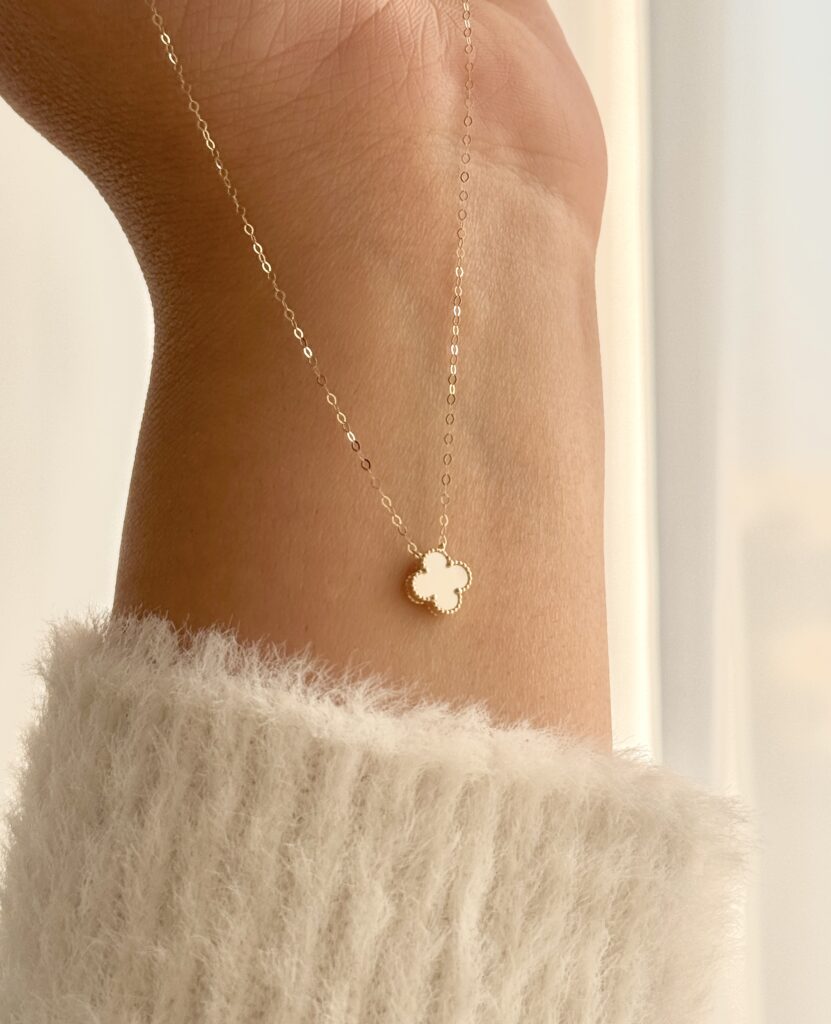 گردنبند طلا زنجیر متصل ونکلیف سفید صدفی زنانه دخترانه کادویی